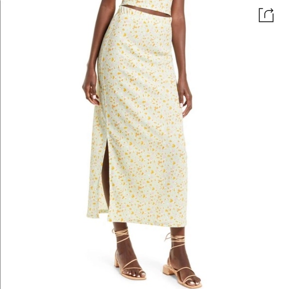 Stitch Fix l VERO MODA Floral Maxi Skirt In Pastel Green, Medium - Picture 1 of 8
